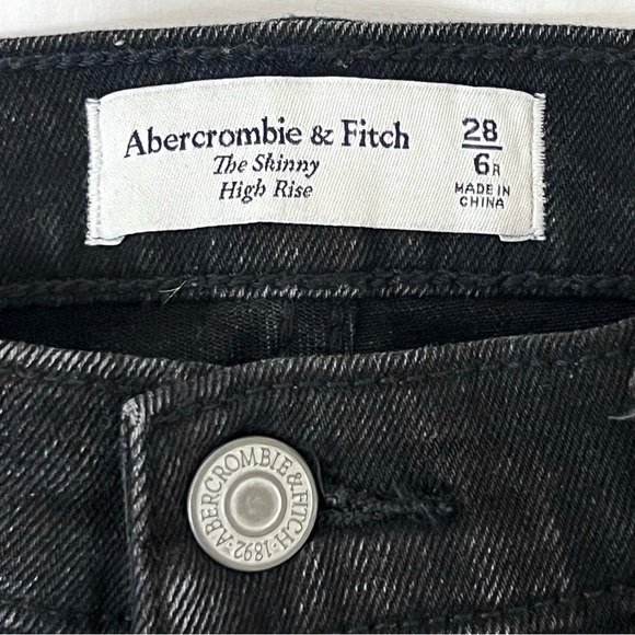 Abercrombie Skinny High Rise Front Seam Split Hem Jeans in Black - Size 28 - Picture 3 of 3